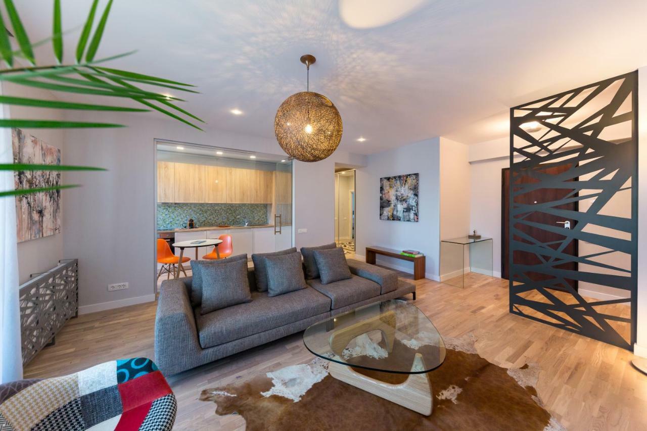 The Shades Of Grey-tranquil 4th-floor Baneasa Area Apartamento