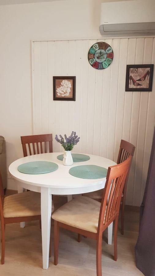 Victoria's Banu Manta Apartment