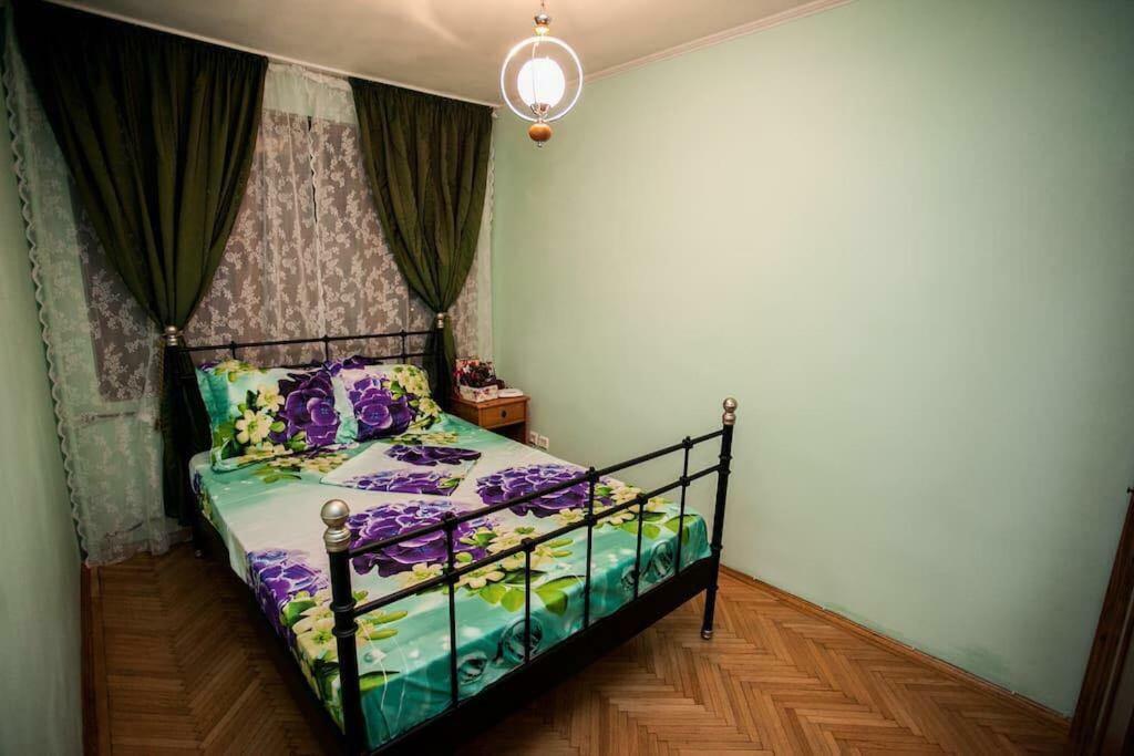 Strada Ion Campineanu Nr 27 , Bloc 7 * Bucharest