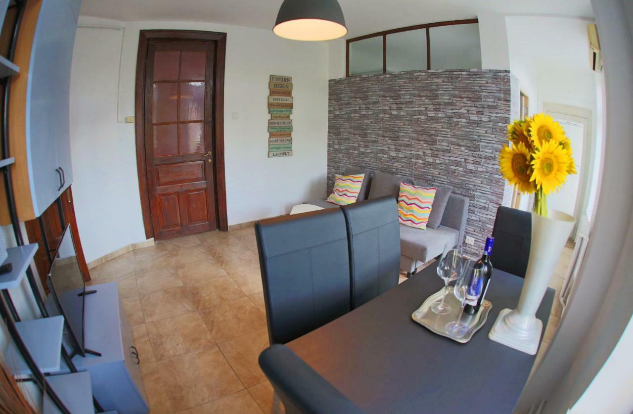 Color Blanari Street Apartment