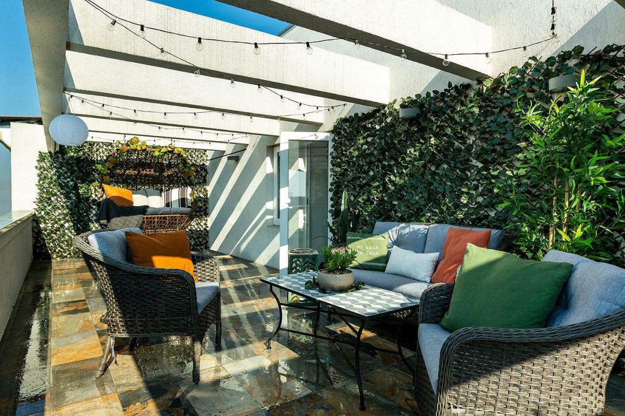 Qult - Up In The Sky Apartment Bucharest