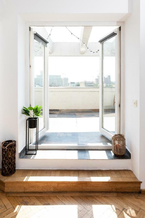 Apartment Qult - Up In The Sky *