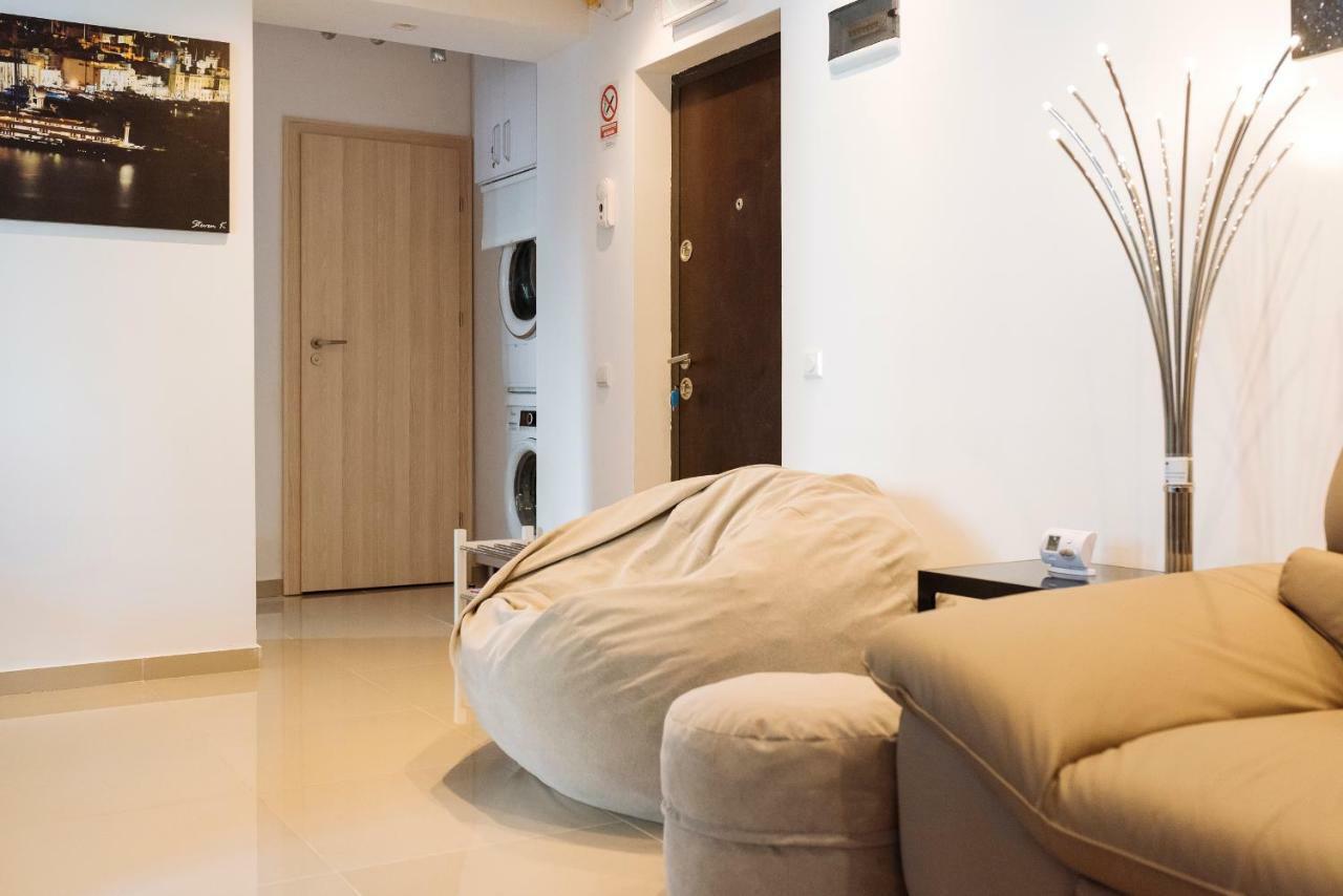 Luxury Flat 8 Near Metro