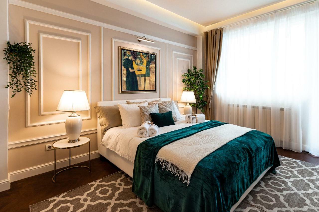 Qult - Golden Nest * Bucureşti