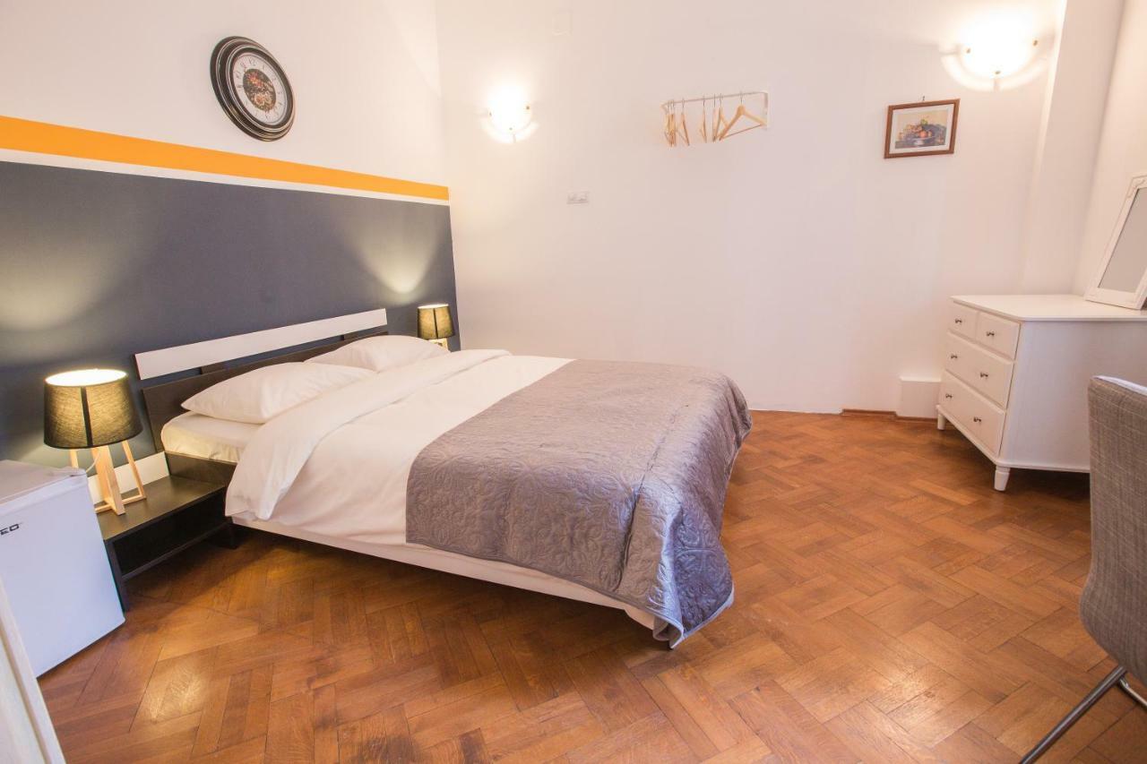 Color Nicolae Tonitza St Apartment Bucharest