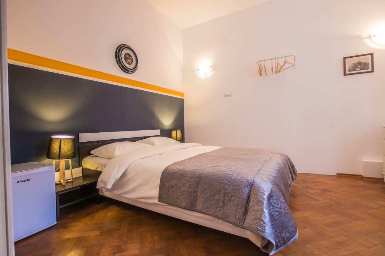 Color Nicolae Tonitza St Apartment *