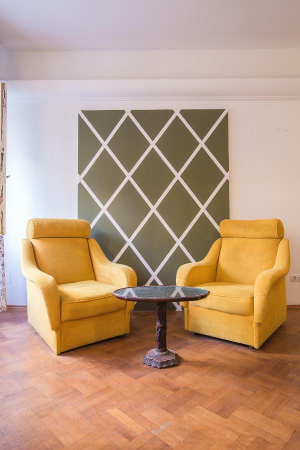 Color Nicolae Tonitza St Apartment *