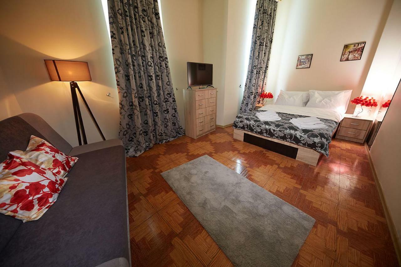 Standard Apartment *