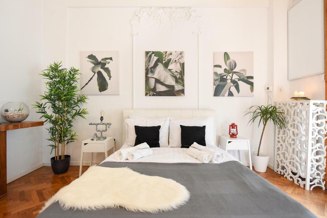 Love.travel.explore ♥️apt W/ Balcony In Old Town Apartment