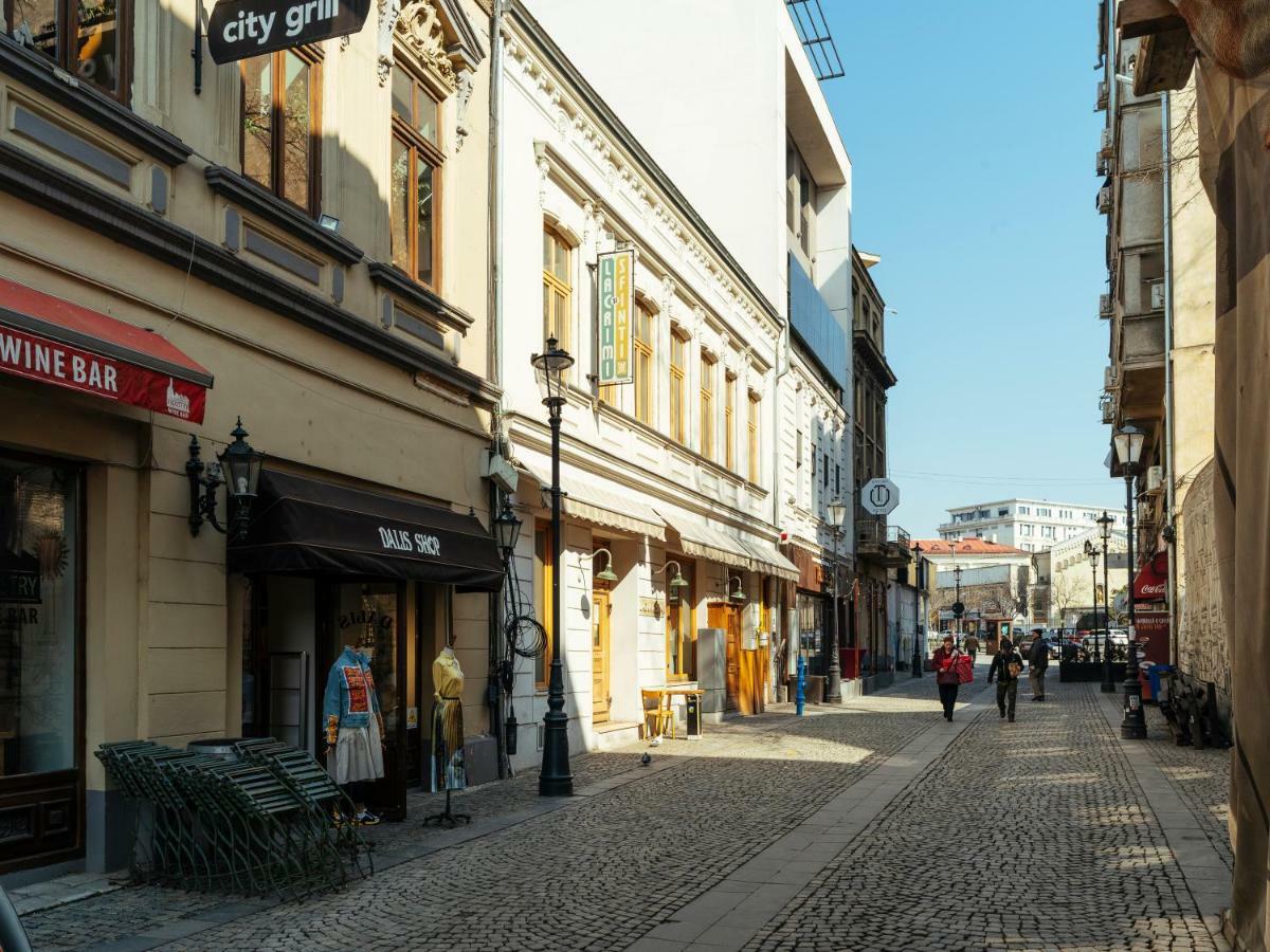 Retro In The Middle Of Old Town Bucureşti