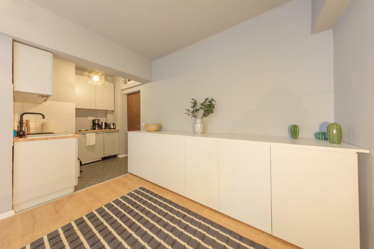 Chic - Ferrari - Old Town Apartment Bucharest