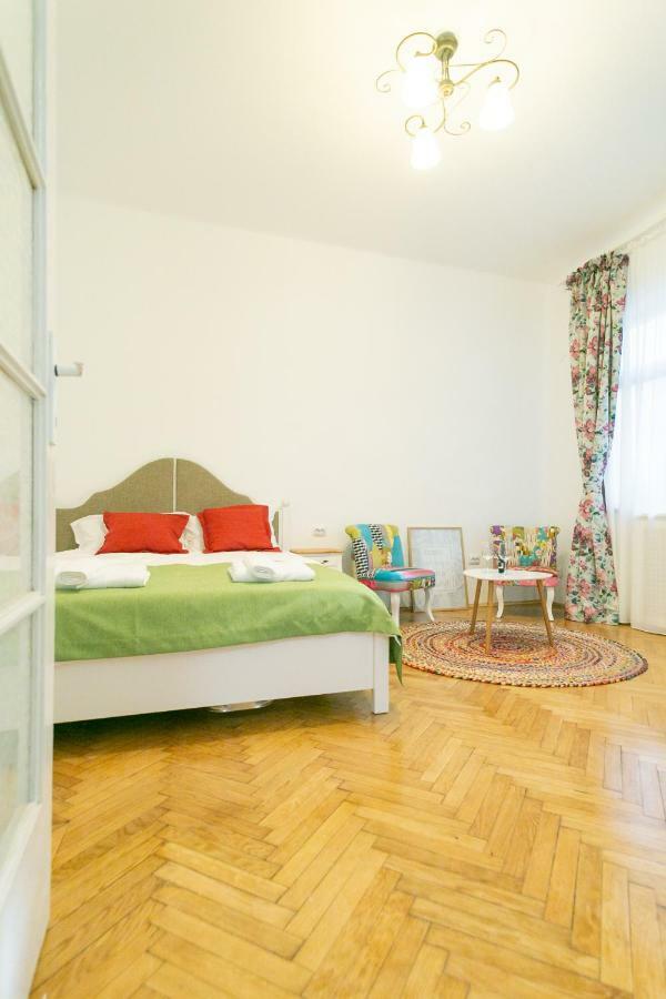 Bright In The Heart Of The With Netflix * Bucharest