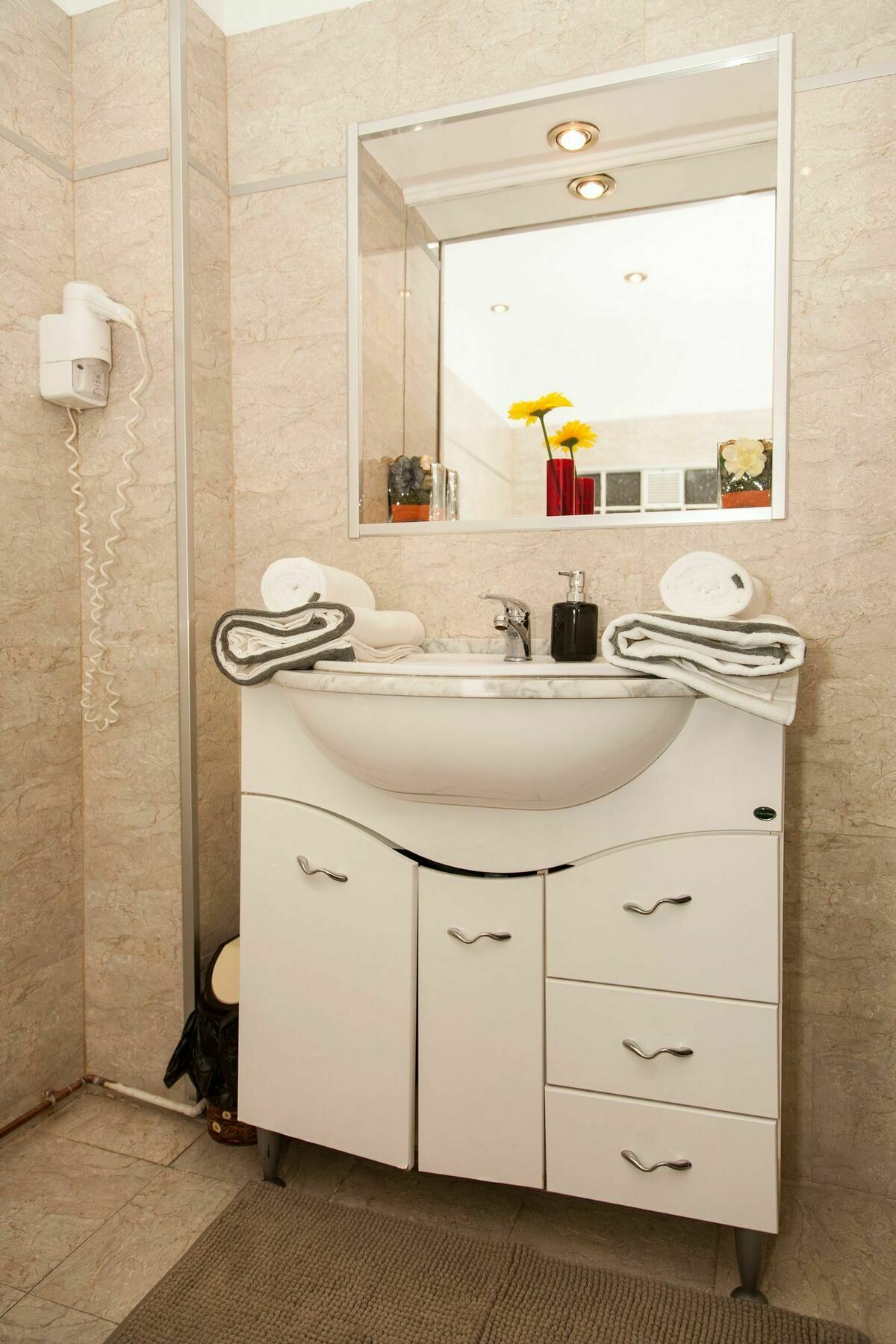 Redbed Self-catering Apartment