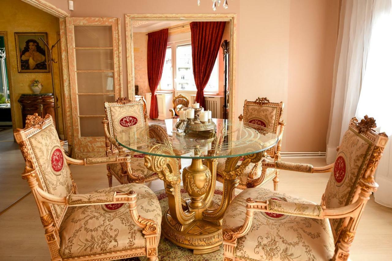 Rooftop View In - Baroque Apt.