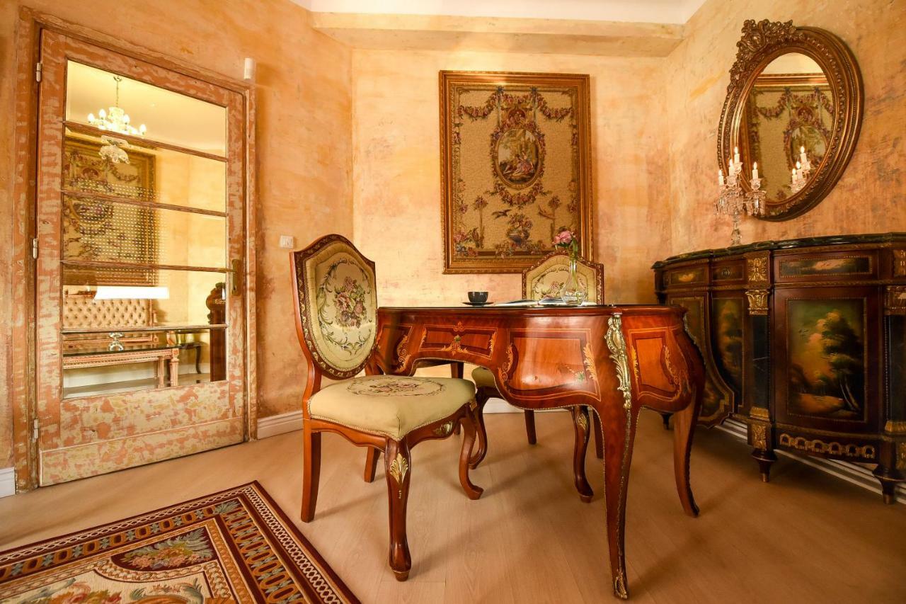 Rooftop View In - Baroque Apt. * Bucharest