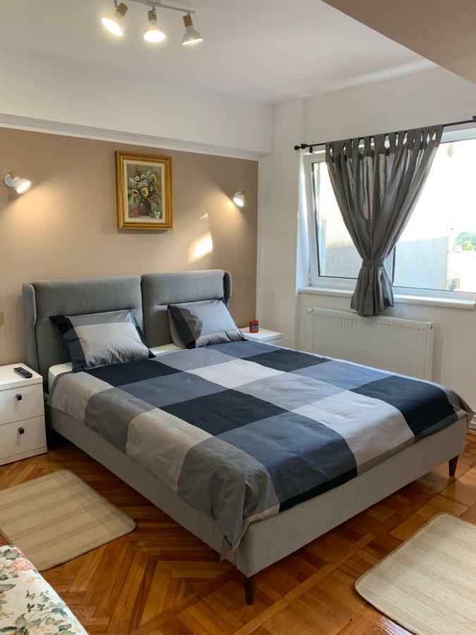 I Apartament Bucureşti