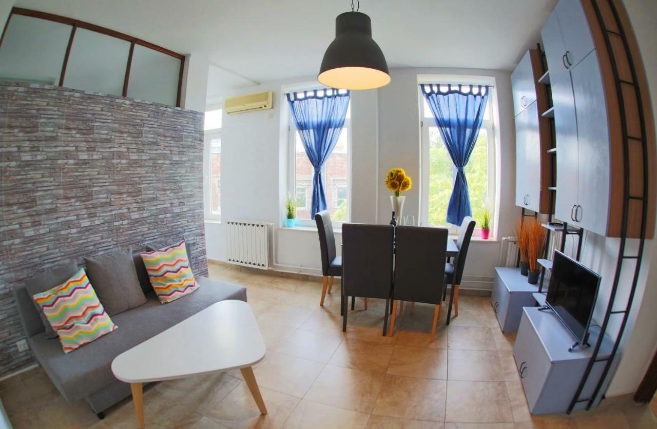 Color Blanari Street Apartment Bucharest