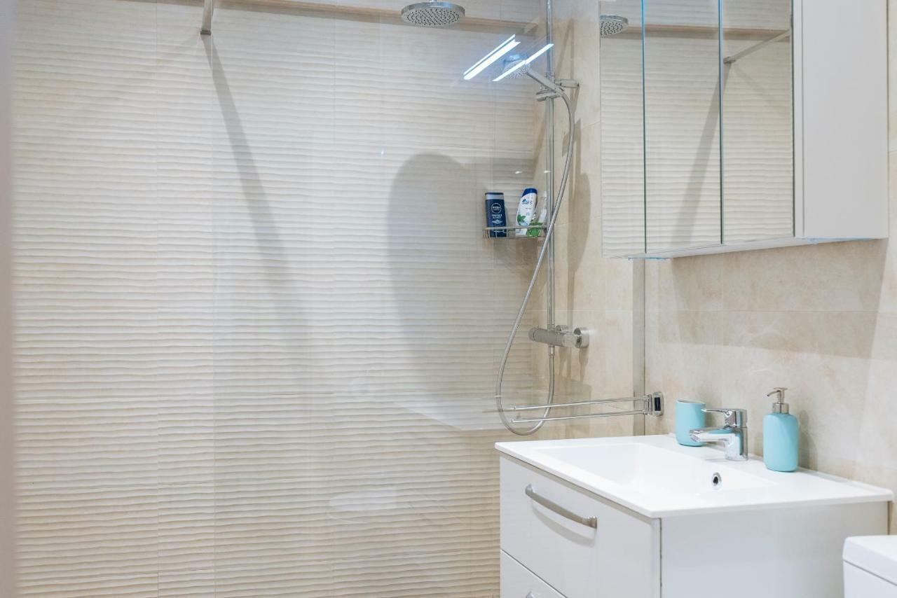 Luxury Flat 8 Near Metro Bucareste