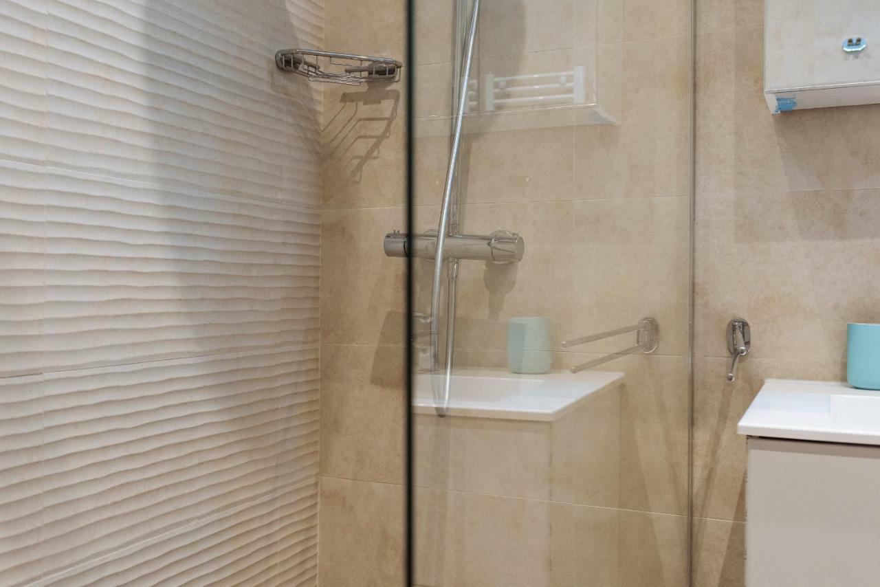 Luxury Flat 8 Near Metro * Bucareste