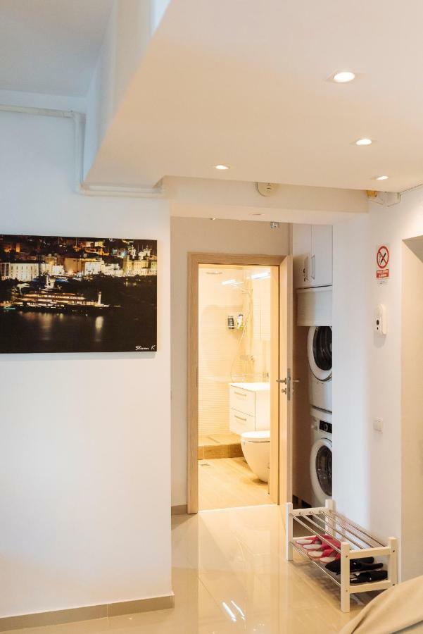 Luxury Flat 8 Near Metro