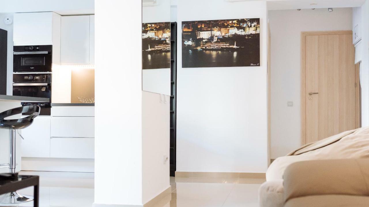 Luxury Flat 8 Near Metro