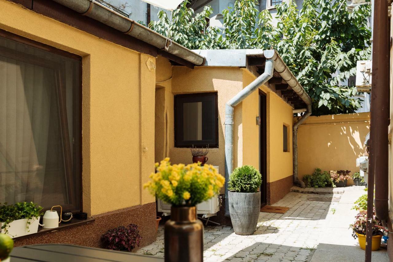 Lovely House And Courtyard In Center Apartamento Bucareste