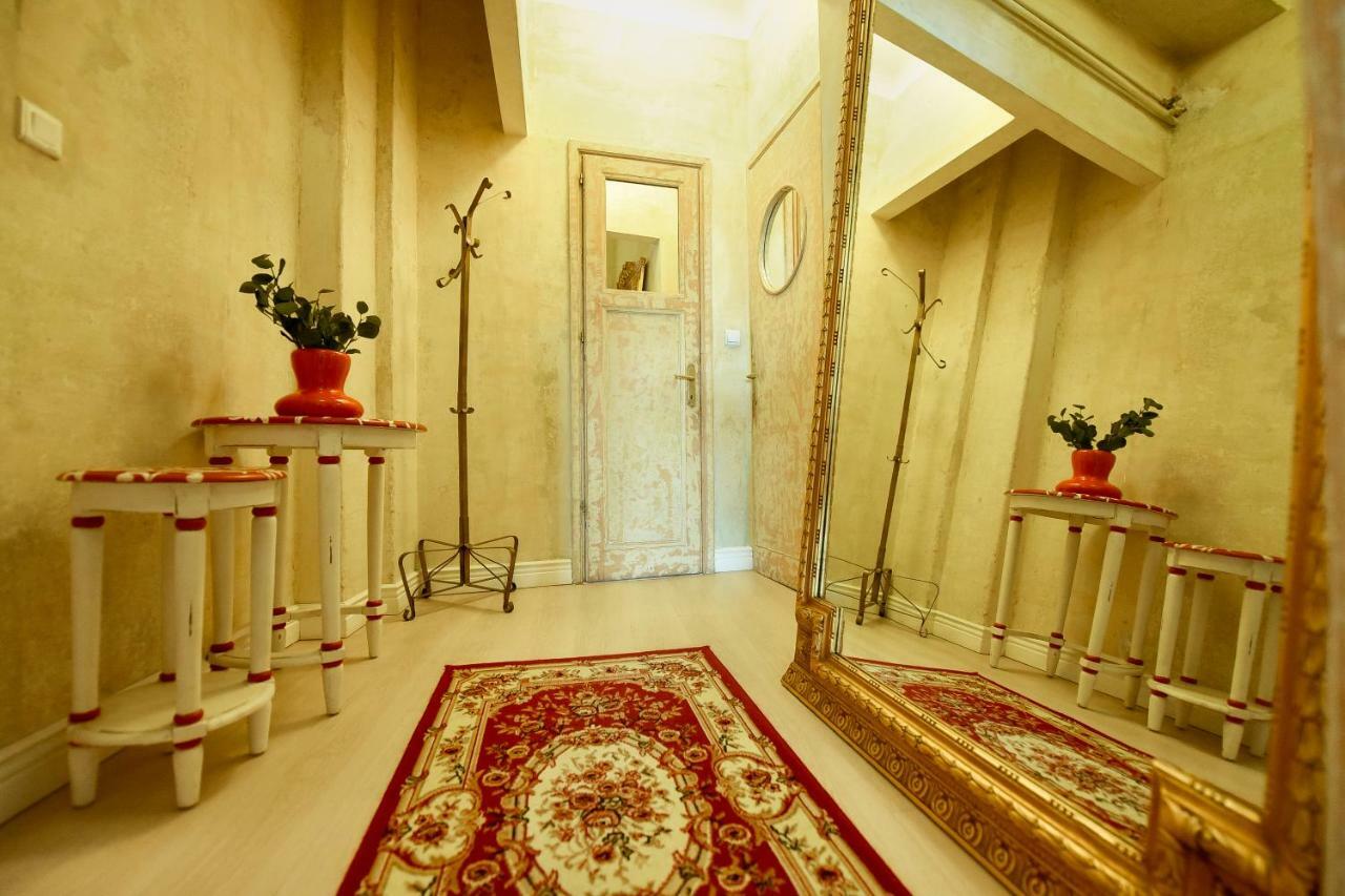 Rooftop View In - Baroque Apt. Apartment