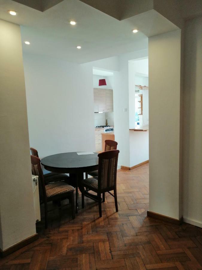 Friends Apartments: Ross Apartment Bucharest