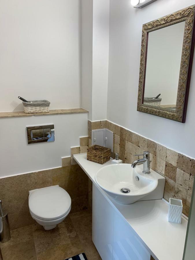Apartament I *
