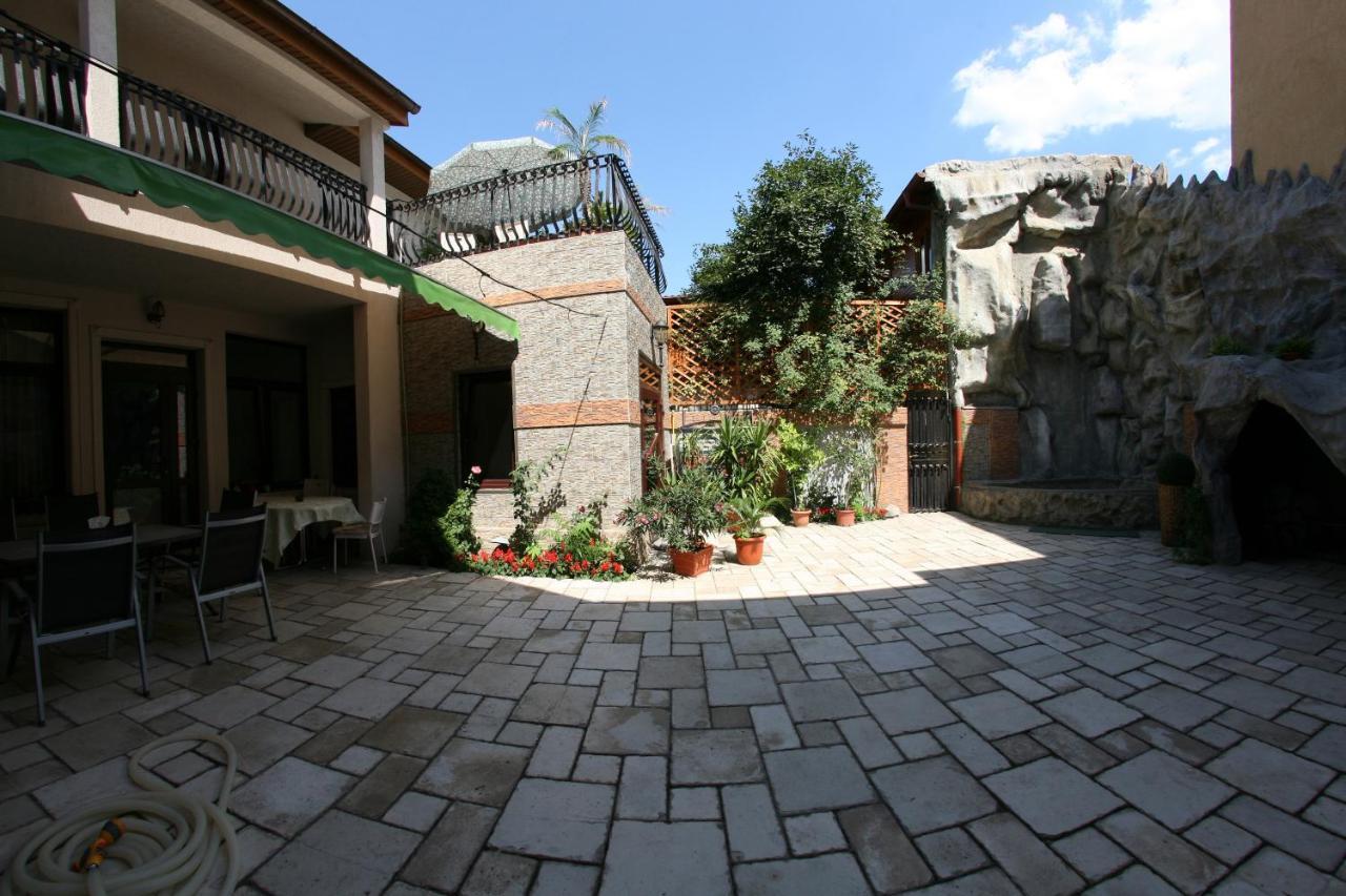 Garden And B&B 3*