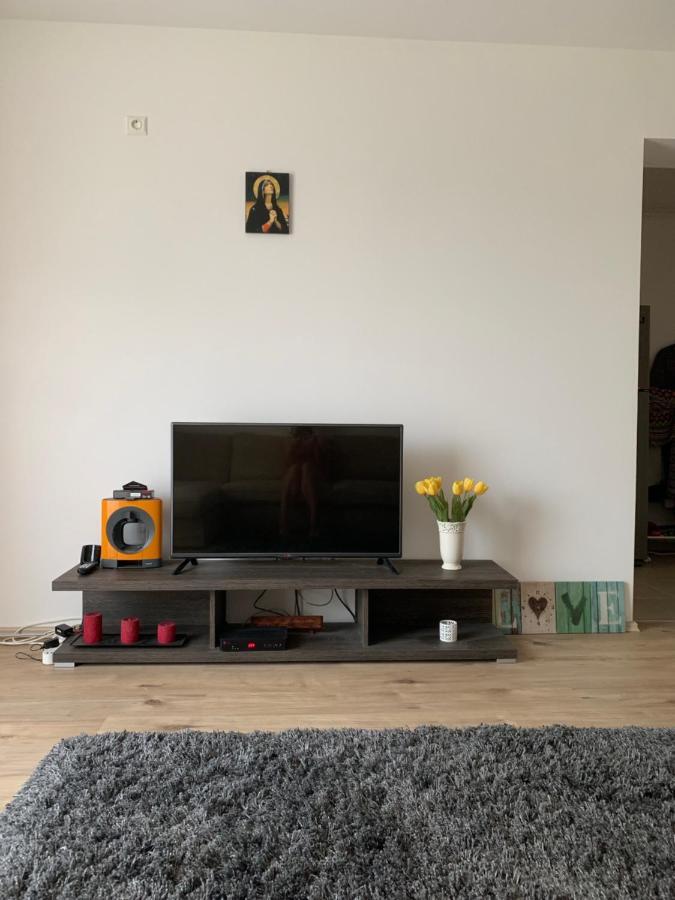 Beautiful Greenfield Apartment Bucharest
