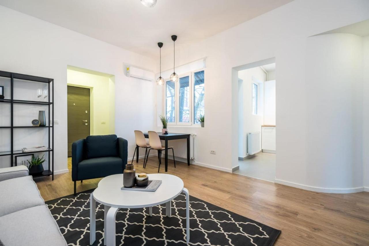 Modern Touches Apartment *