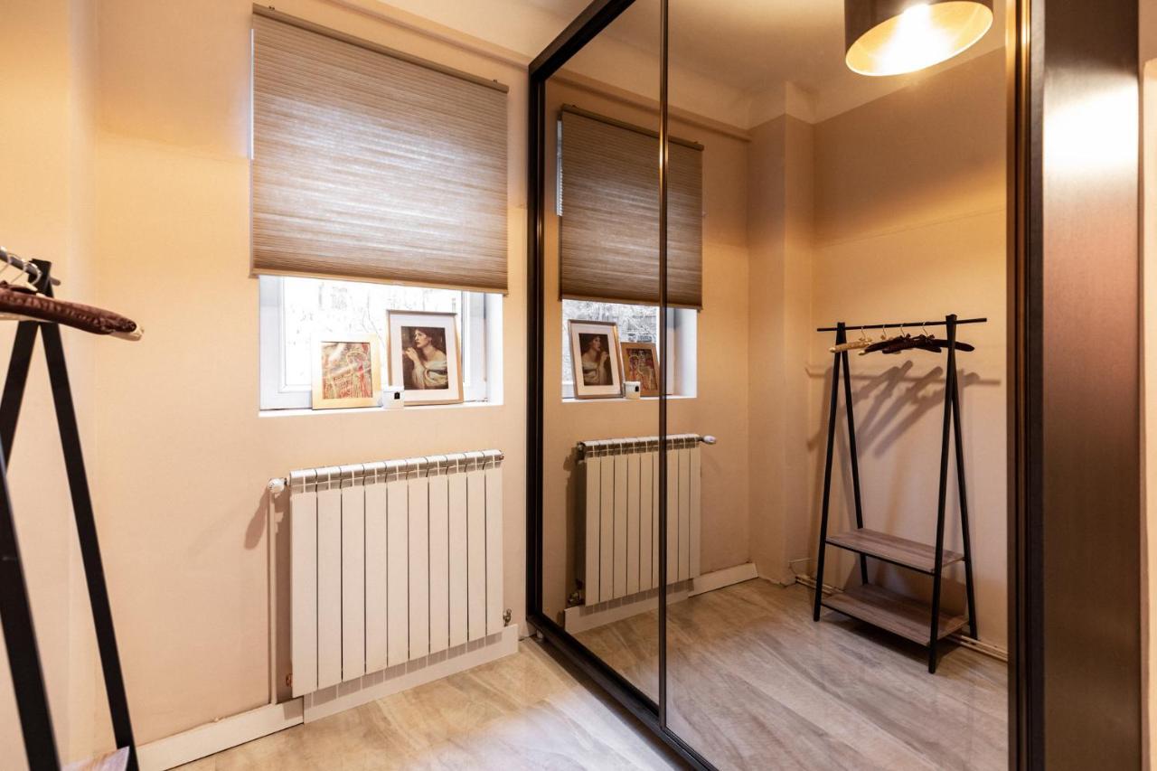 Qult - Golden Nest Bucureşti