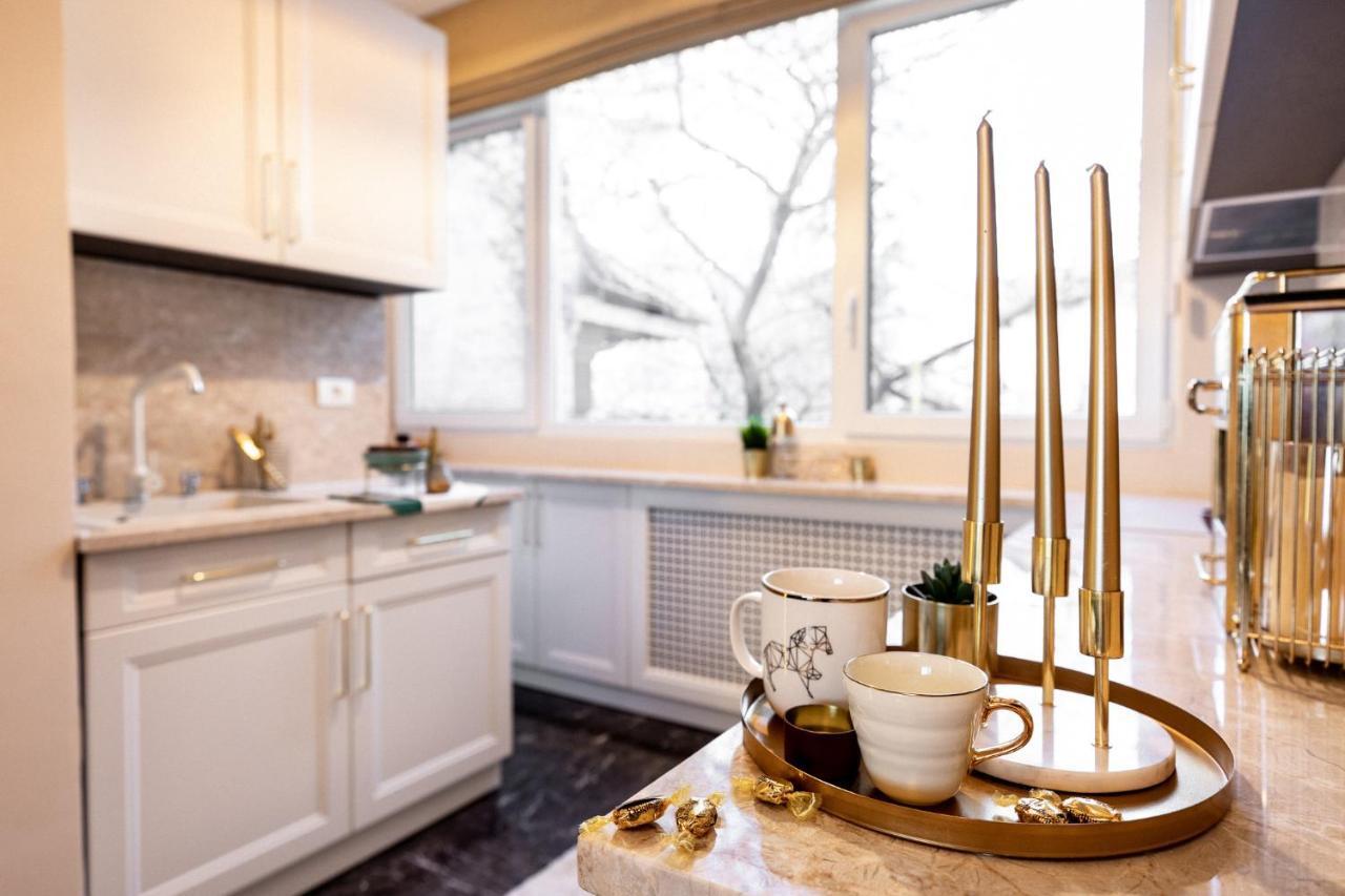 Qult - Golden Nest Bucureşti