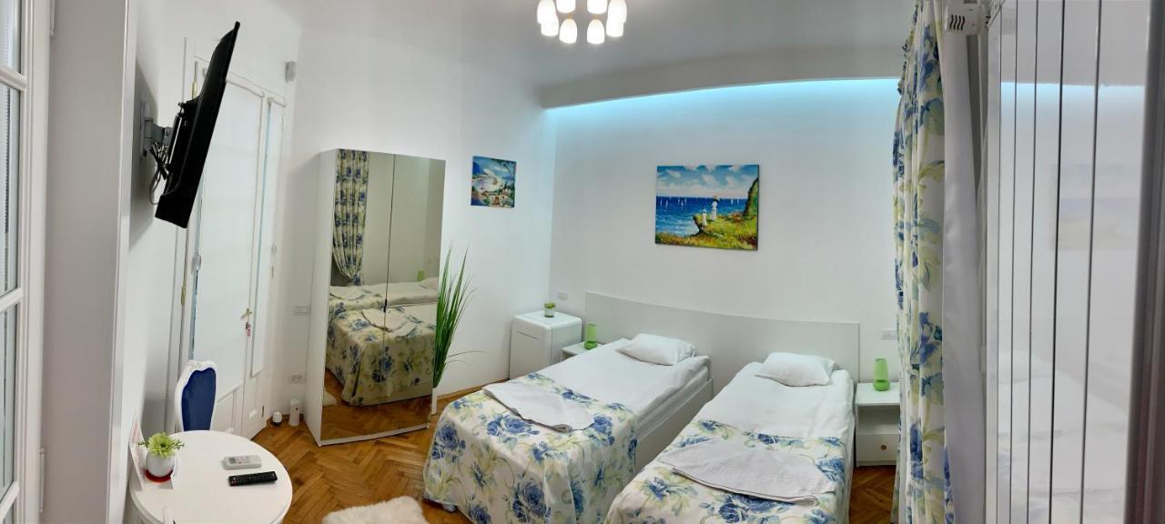 Victoria Luxury 11 *