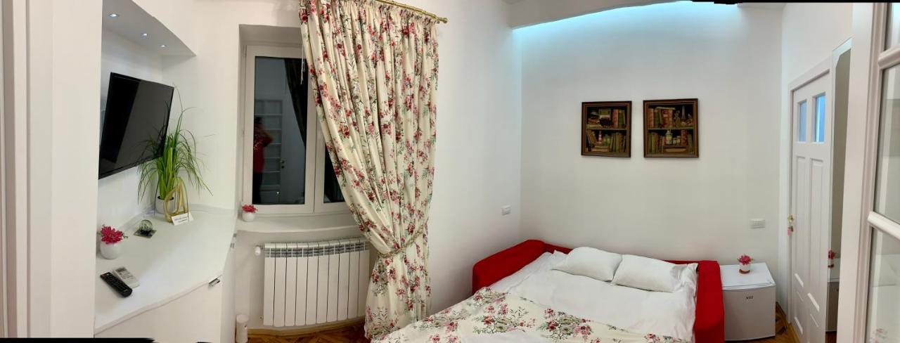 Victoria Luxury 11 *