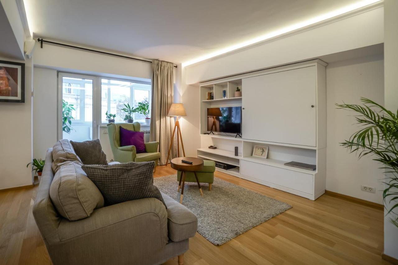 Visit Romana Square Apt. - Metro Apartment *