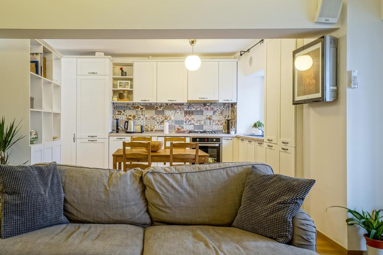 Visit Romana Square Apt. - Metro Apartment