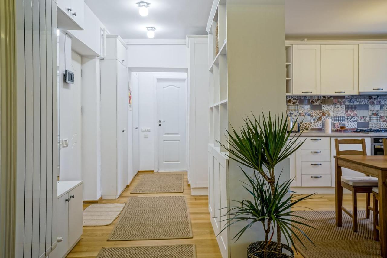 Visit Romana Square Apt. - Metro Apartment
