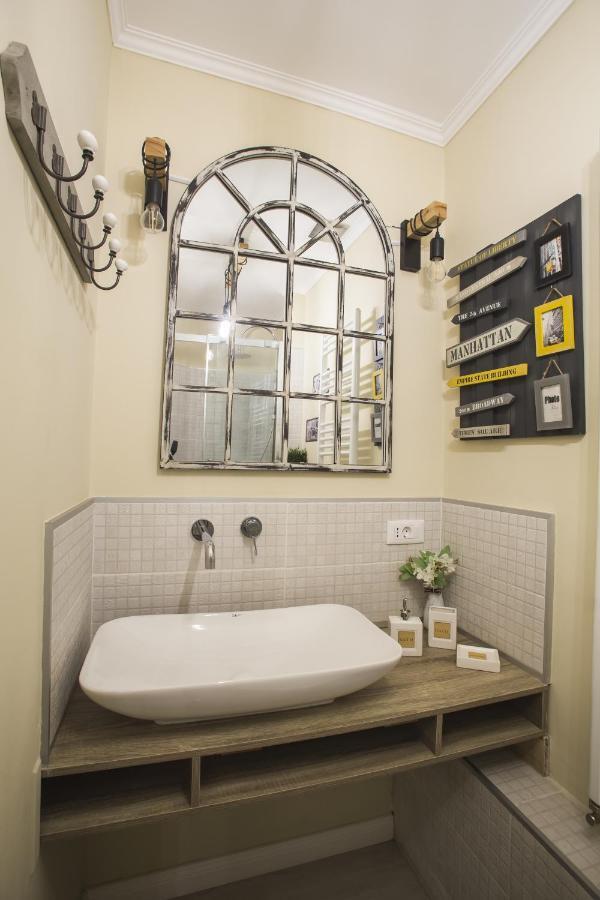 62 Steps To Petit Bonheur Apartamento Bucareste