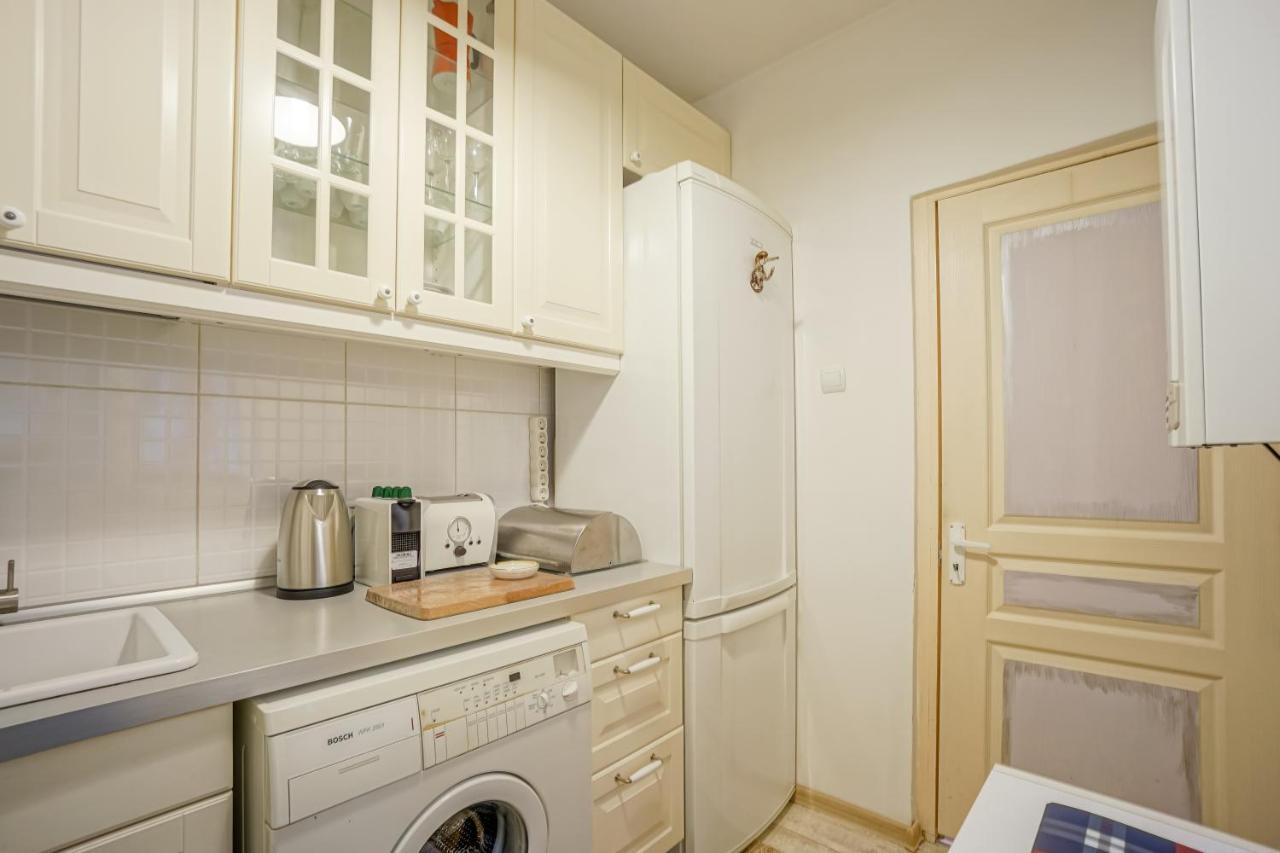Le Petit Paris - 1bdr Apt. Alba Iulia Square Apartment Bucharest
