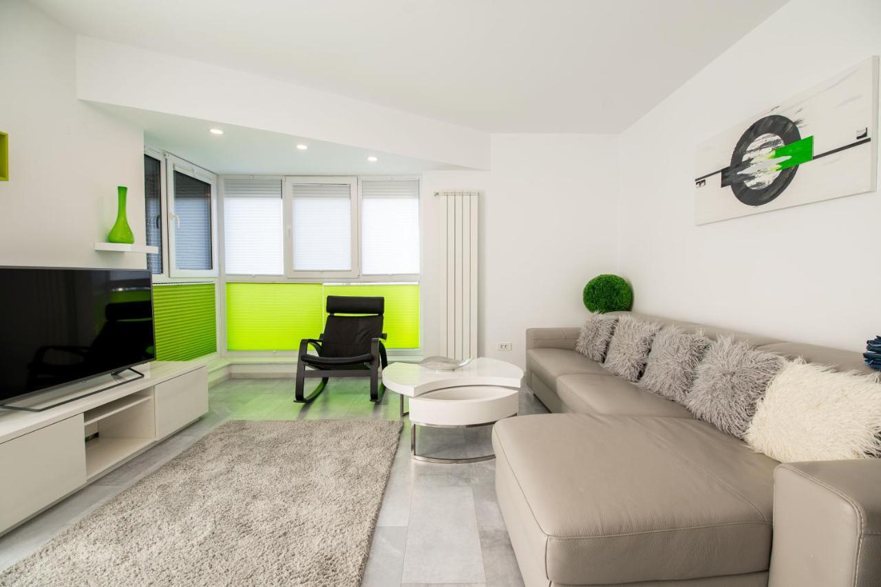 Apartment Luxury Westpark 2 With View Bucharest