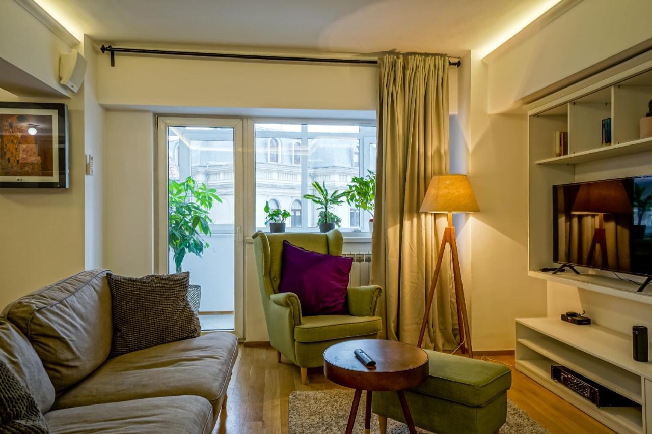 Visit Romana Square Apt. - Metro Apartment