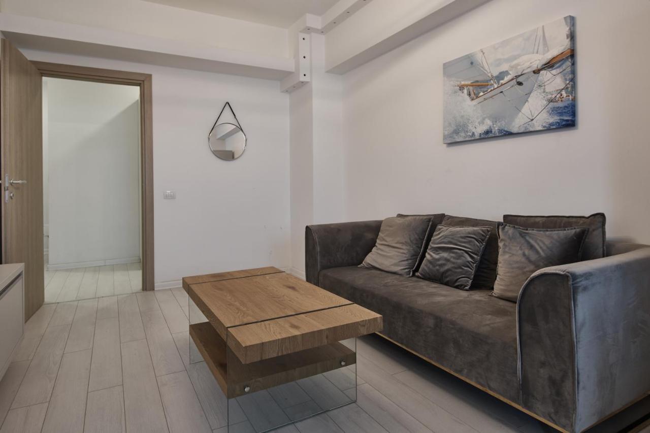 Modern Politehnica Regie Grozavesti Free Parking Free Netflix Bucharest