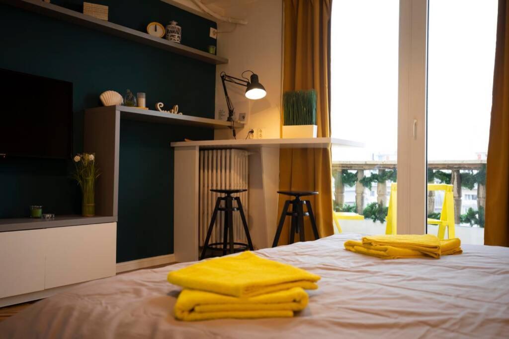 Victoria Avenue Apartment *
