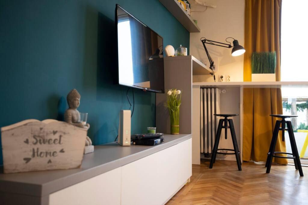 Victoria Avenue Apartment *