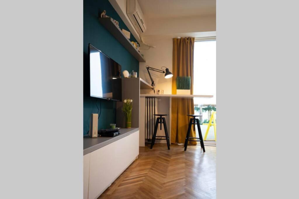 Victoria Avenue Apartment *