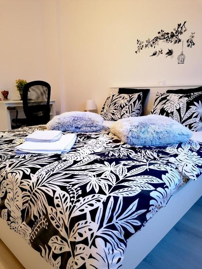 Diamond Apartment *