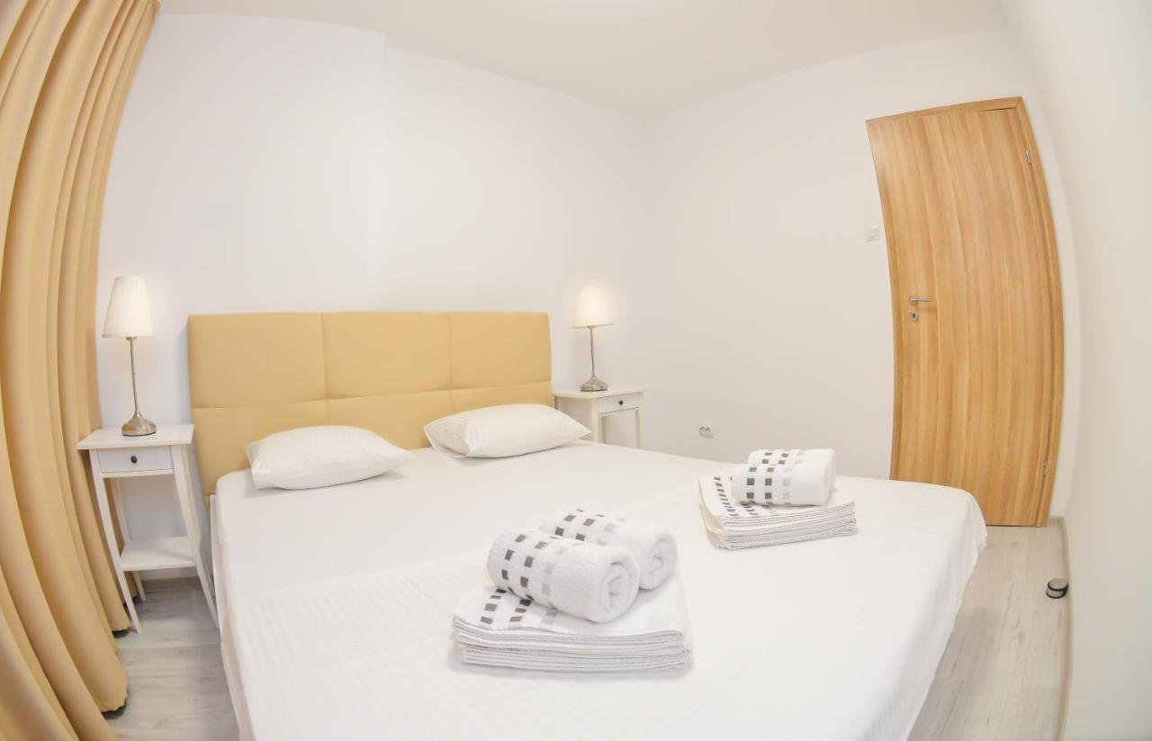 Apartment Square *