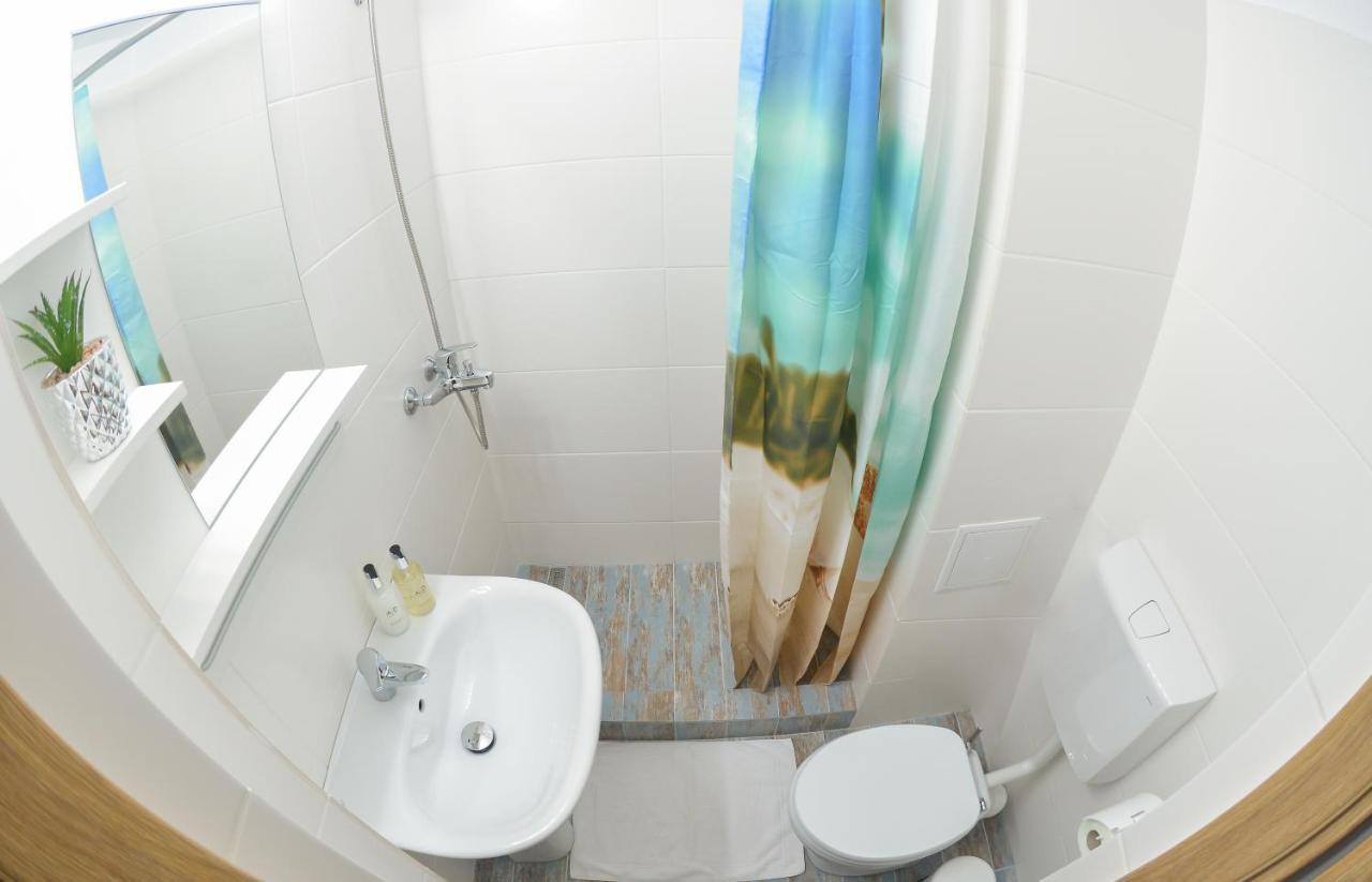 Apartment Square *